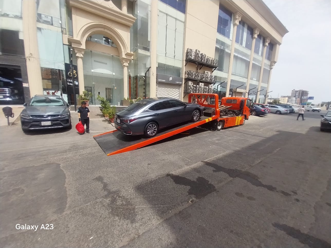 سطحة الدمام مع منحدر منخفض لسهولة التحميل