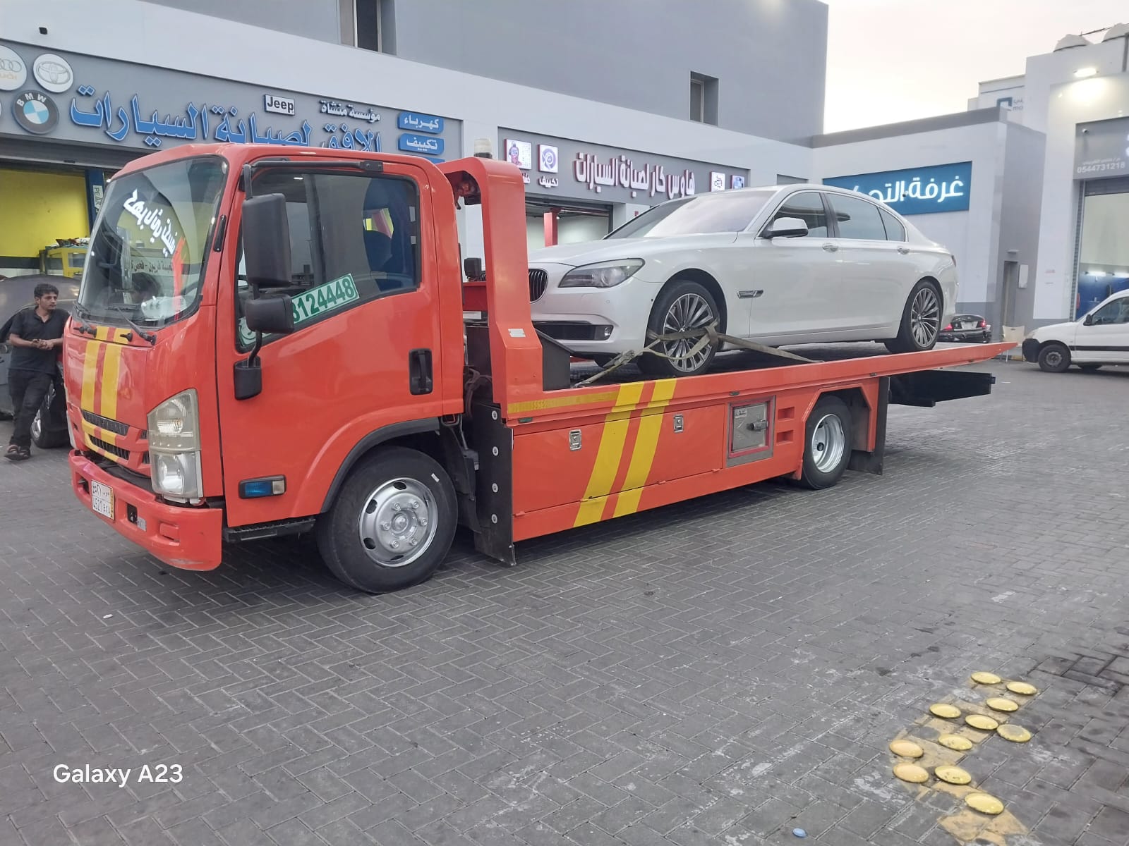 سطحة الدمام في ورشة متخصصة